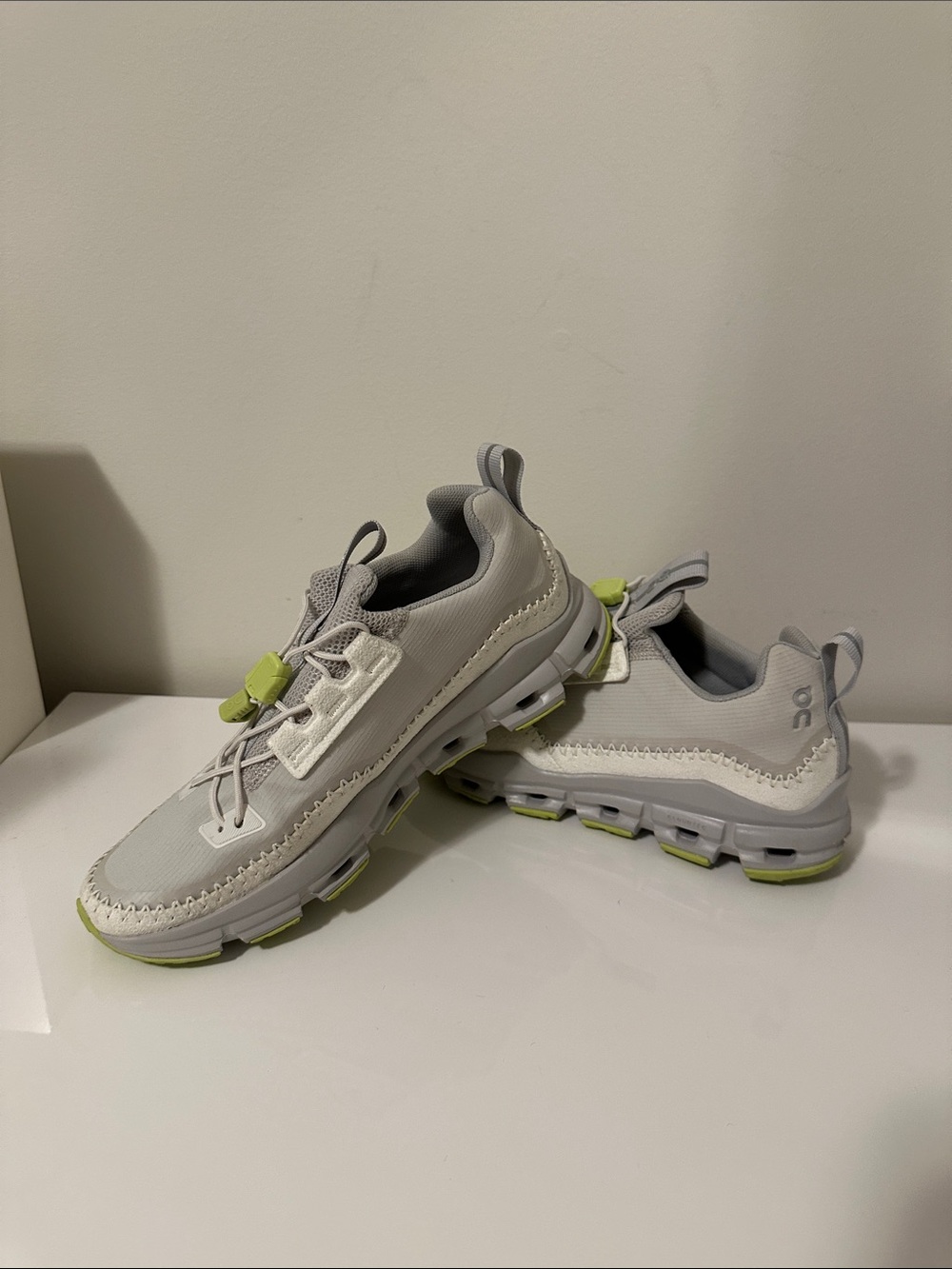 ON Women's Size 6 Cloudaway Ice Glacier Cloudtec Sneakers EUC